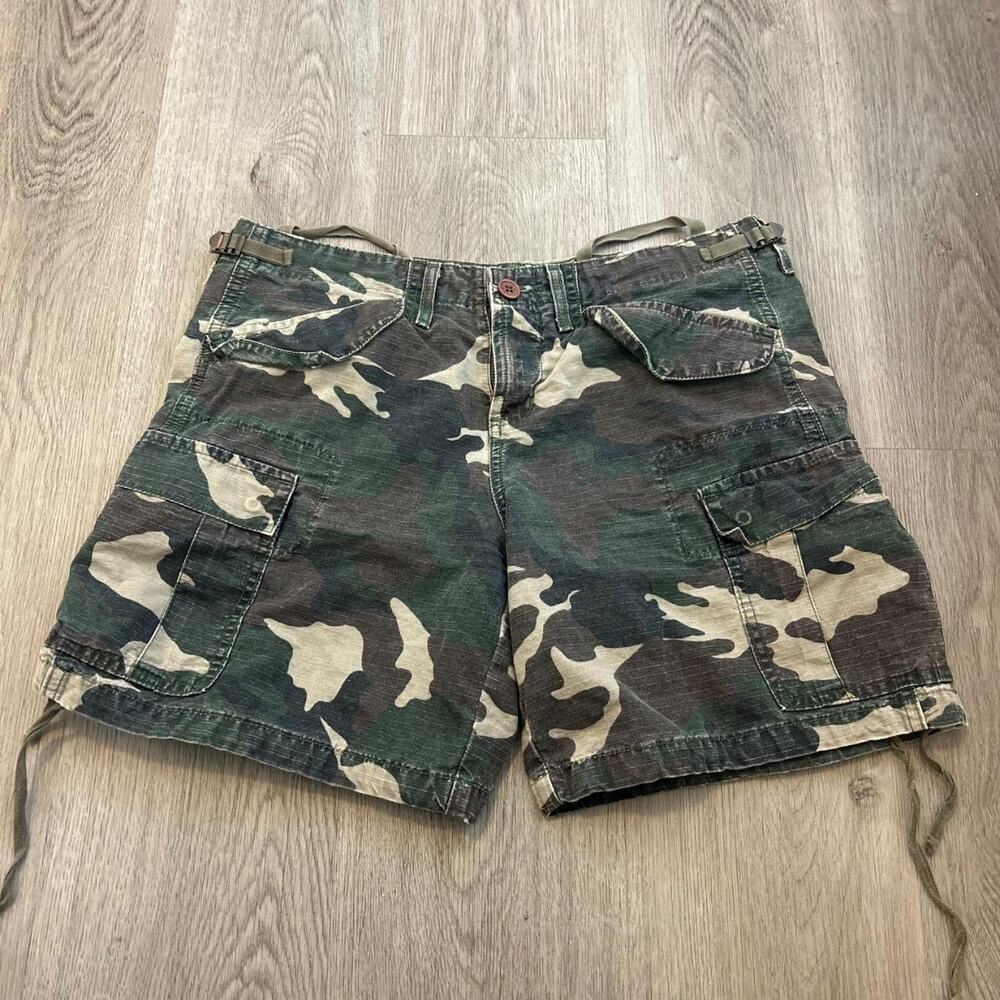Lei camo cargo shorts